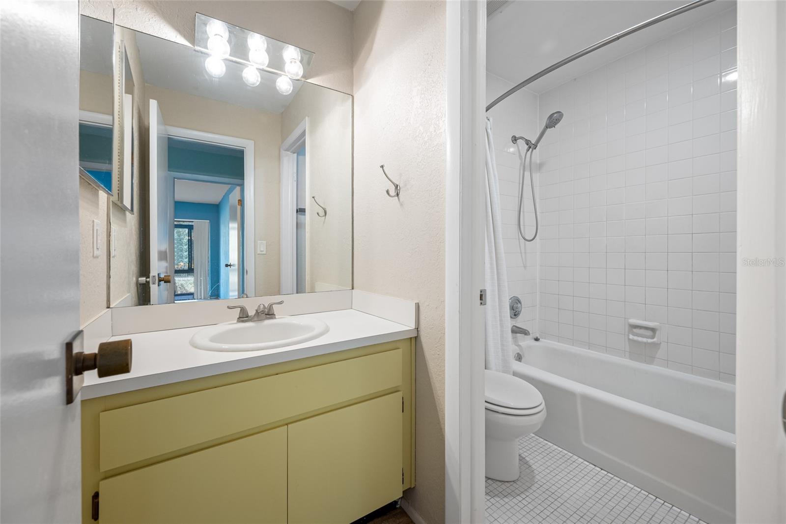 EAST LAKE WOODLANDS CLUSTER HOMES UNIT TWO - Residential