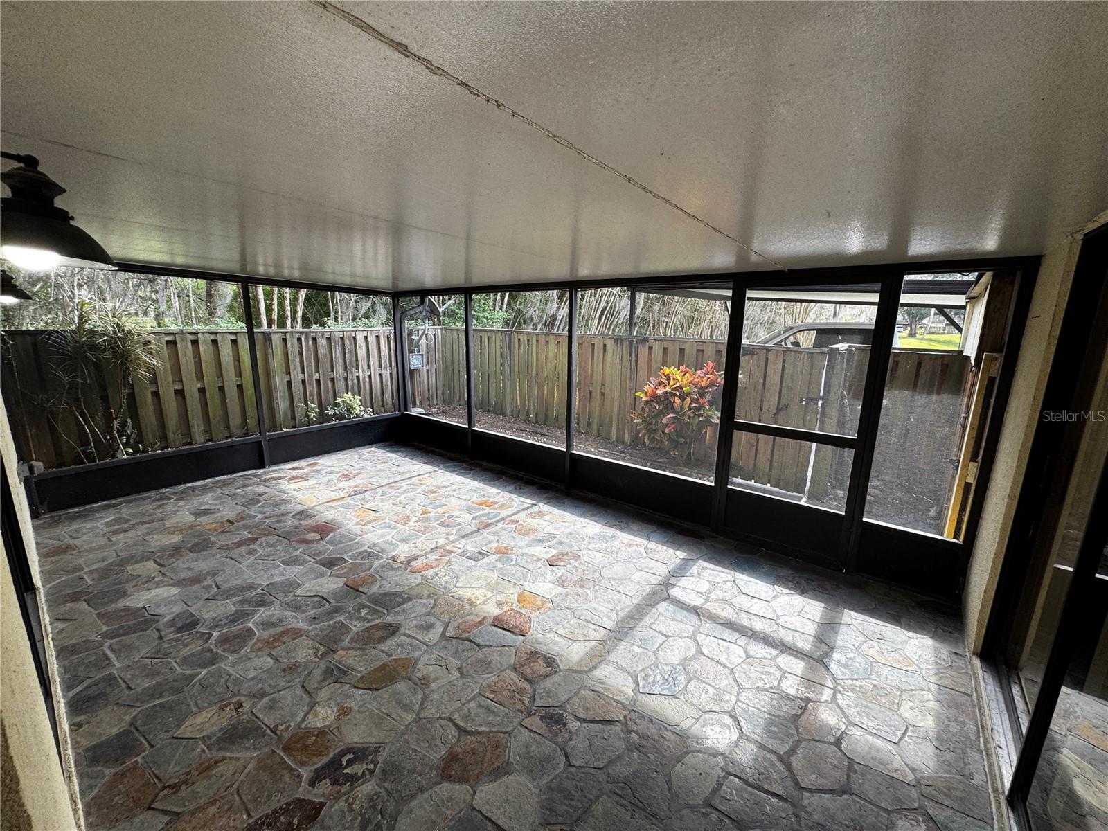 LEESBURG ROYAL OAK ESTATES SUB - Residential Lease