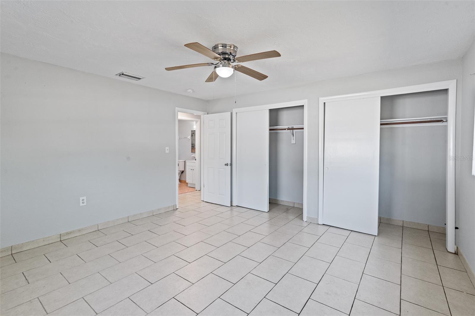 BEVERLY HILLS UNIT 04 - Residential