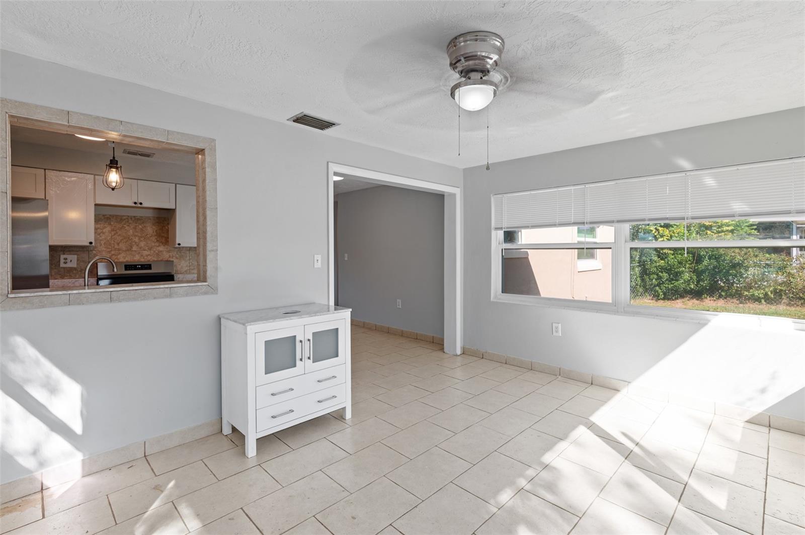 BEVERLY HILLS UNIT 04 - Residential