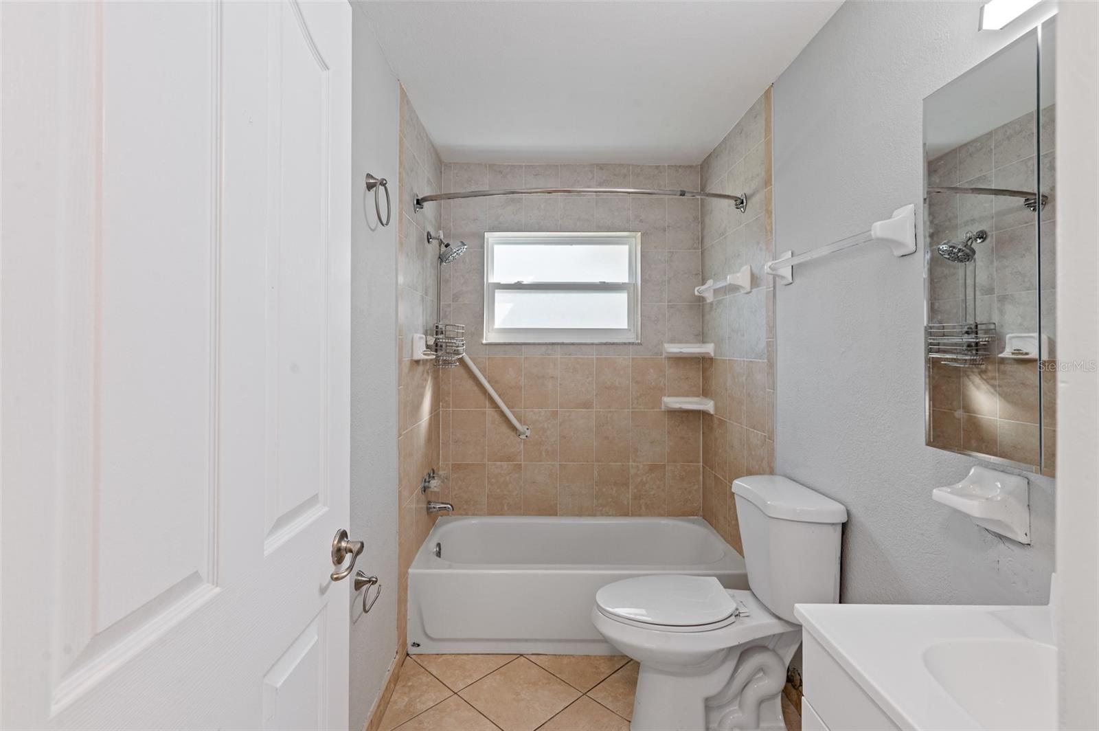 BEVERLY HILLS UNIT 04 - Residential