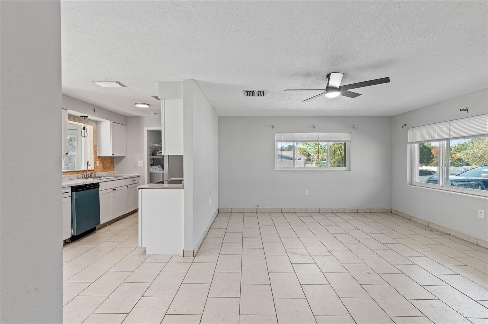 BEVERLY HILLS UNIT 04 - Residential