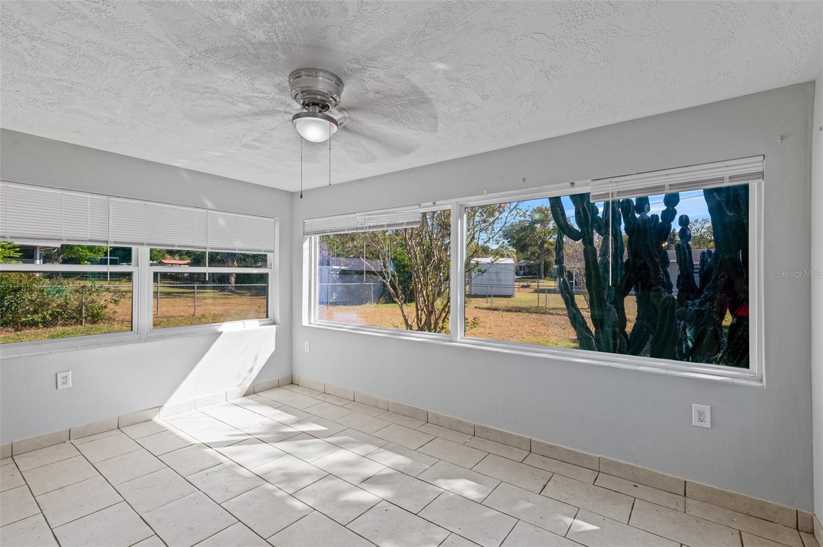 BEVERLY HILLS UNIT 04 - Residential