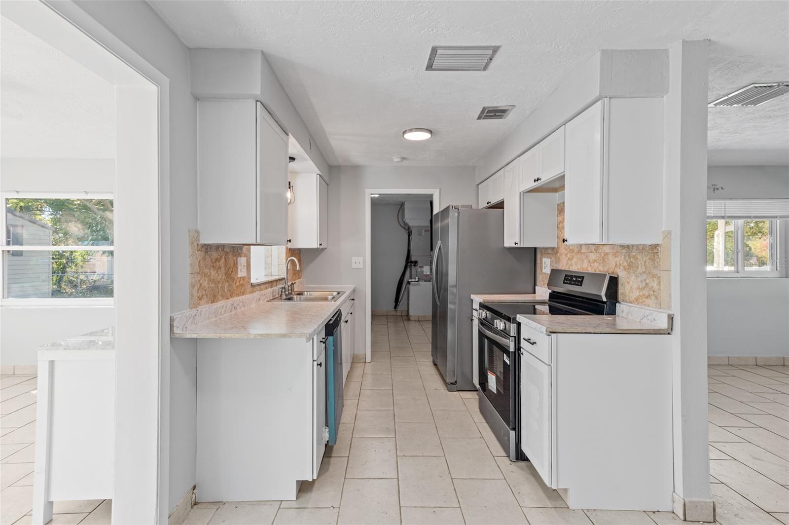 BEVERLY HILLS UNIT 04 - Residential