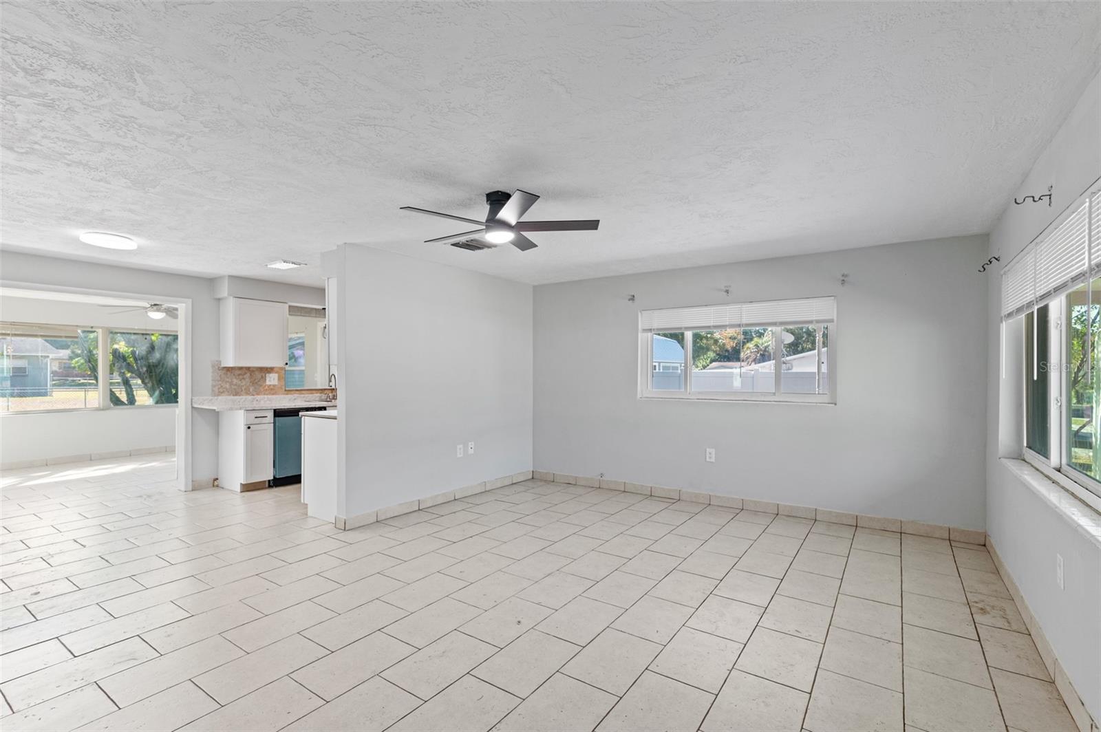 BEVERLY HILLS UNIT 04 - Residential