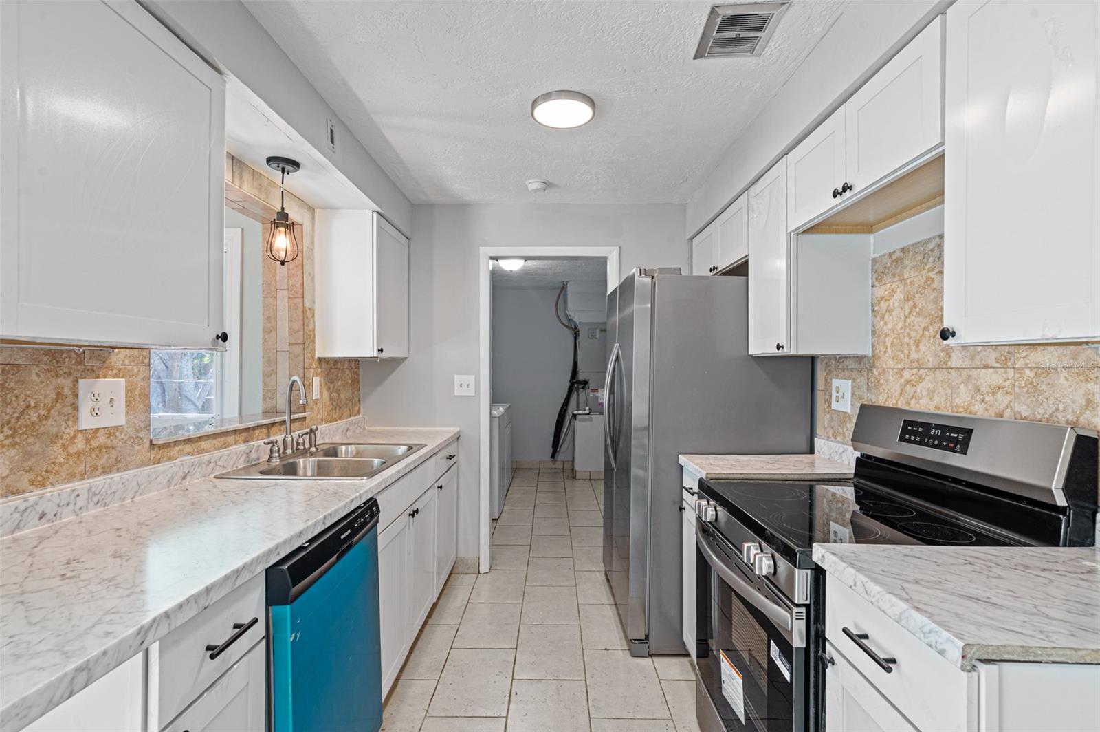 BEVERLY HILLS UNIT 04 - Residential