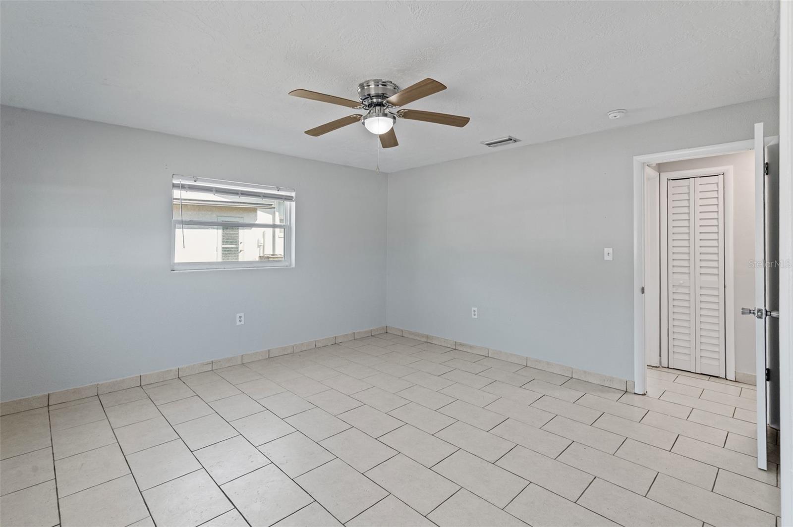 BEVERLY HILLS UNIT 04 - Residential