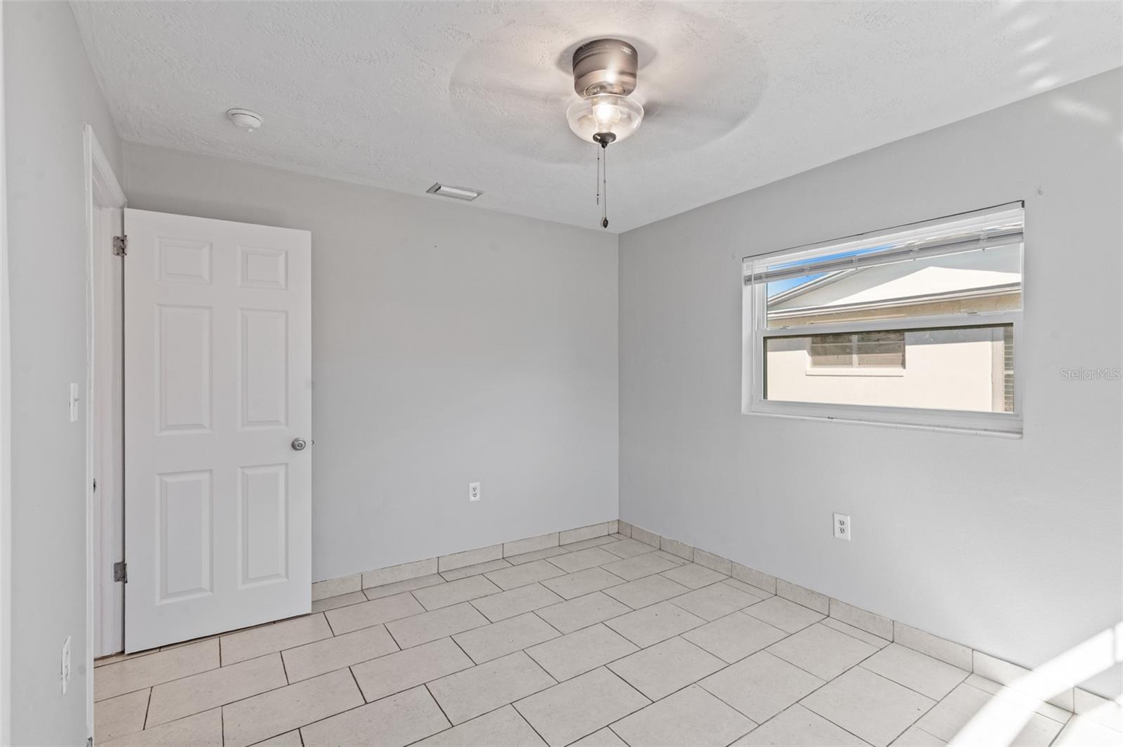 BEVERLY HILLS UNIT 04 - Residential