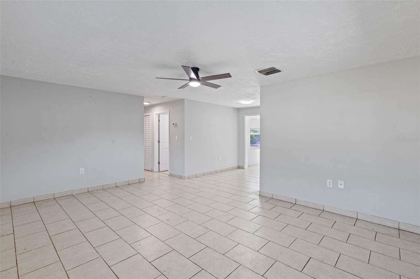 BEVERLY HILLS UNIT 04 - Residential