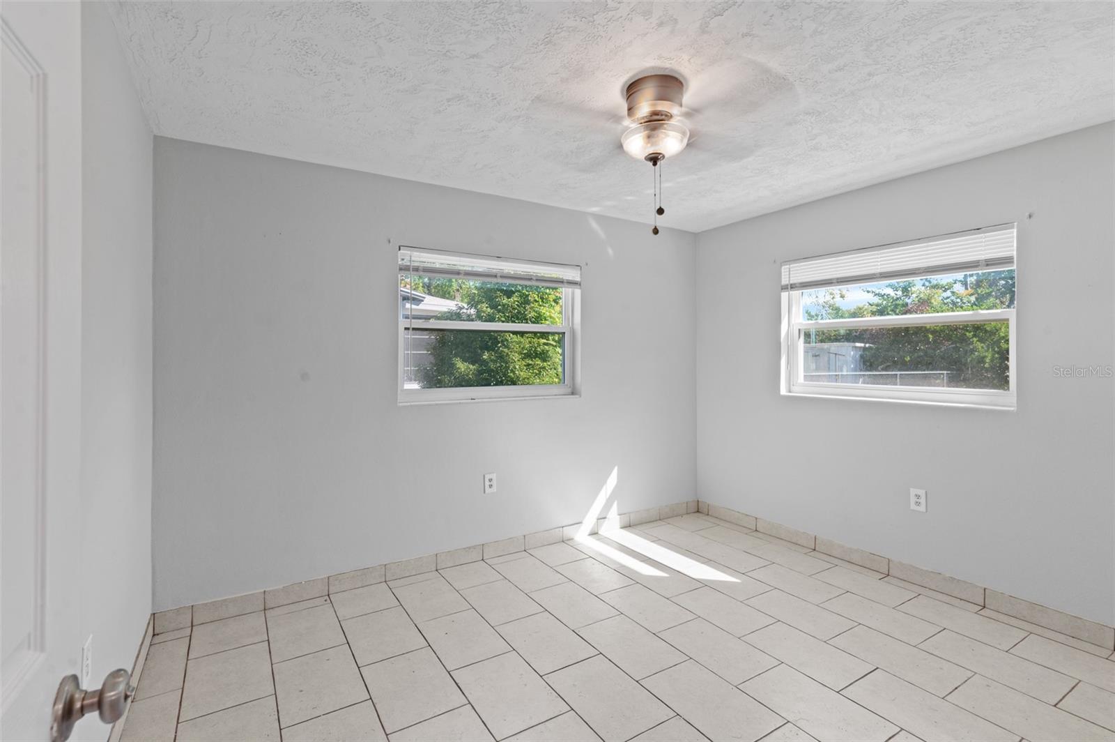 BEVERLY HILLS UNIT 04 - Residential