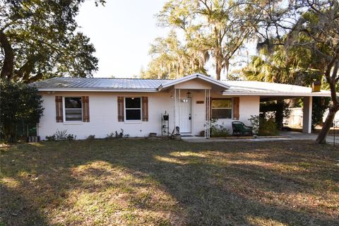 Photo of 2810 NE 24th Avenue, Ocala, FL 34470 (MLS # OM717627)