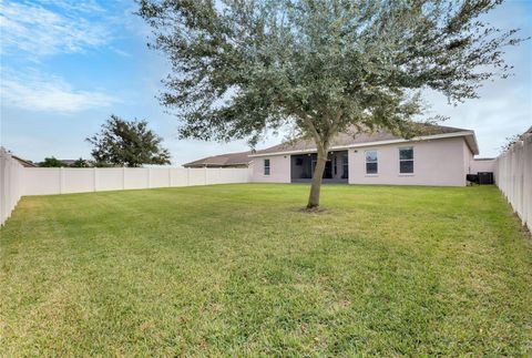 A home in AUBURNDALE