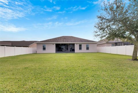 A home in AUBURNDALE