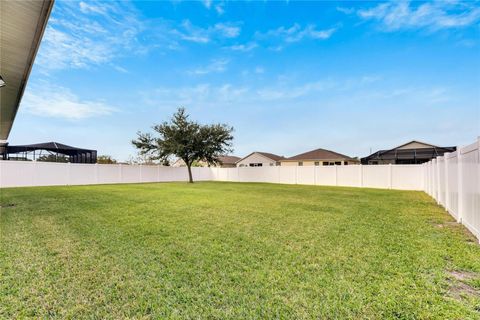 A home in AUBURNDALE