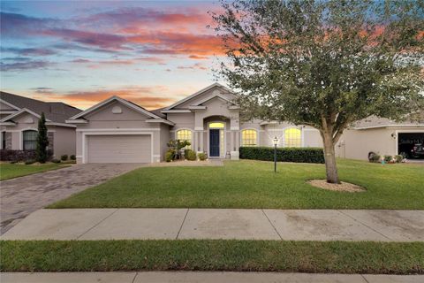 A home in AUBURNDALE