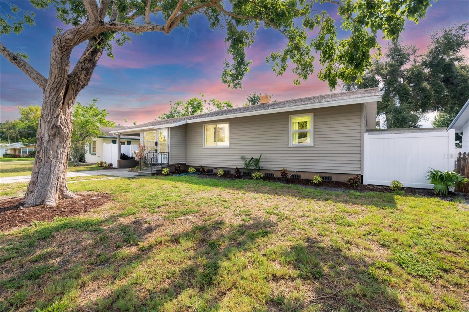 2105 19TH STREET W