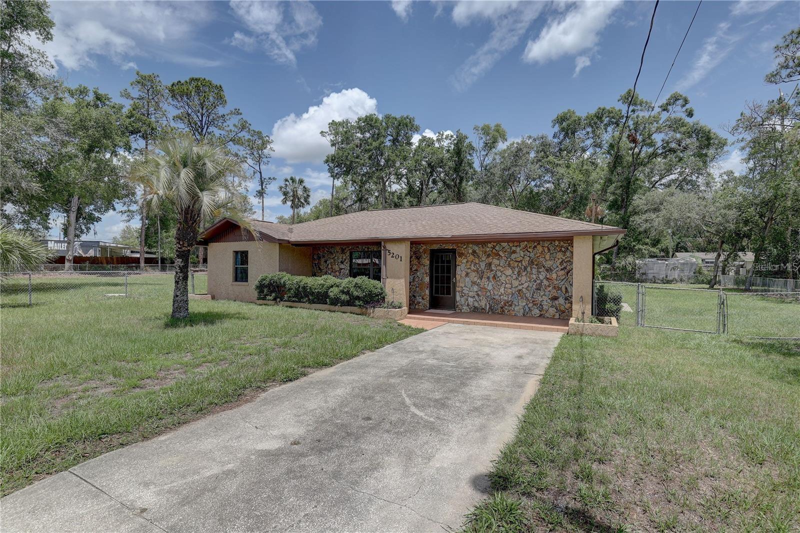5201 E JASMINE LANE