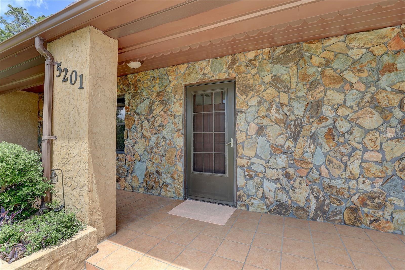 5201 E JASMINE LANE