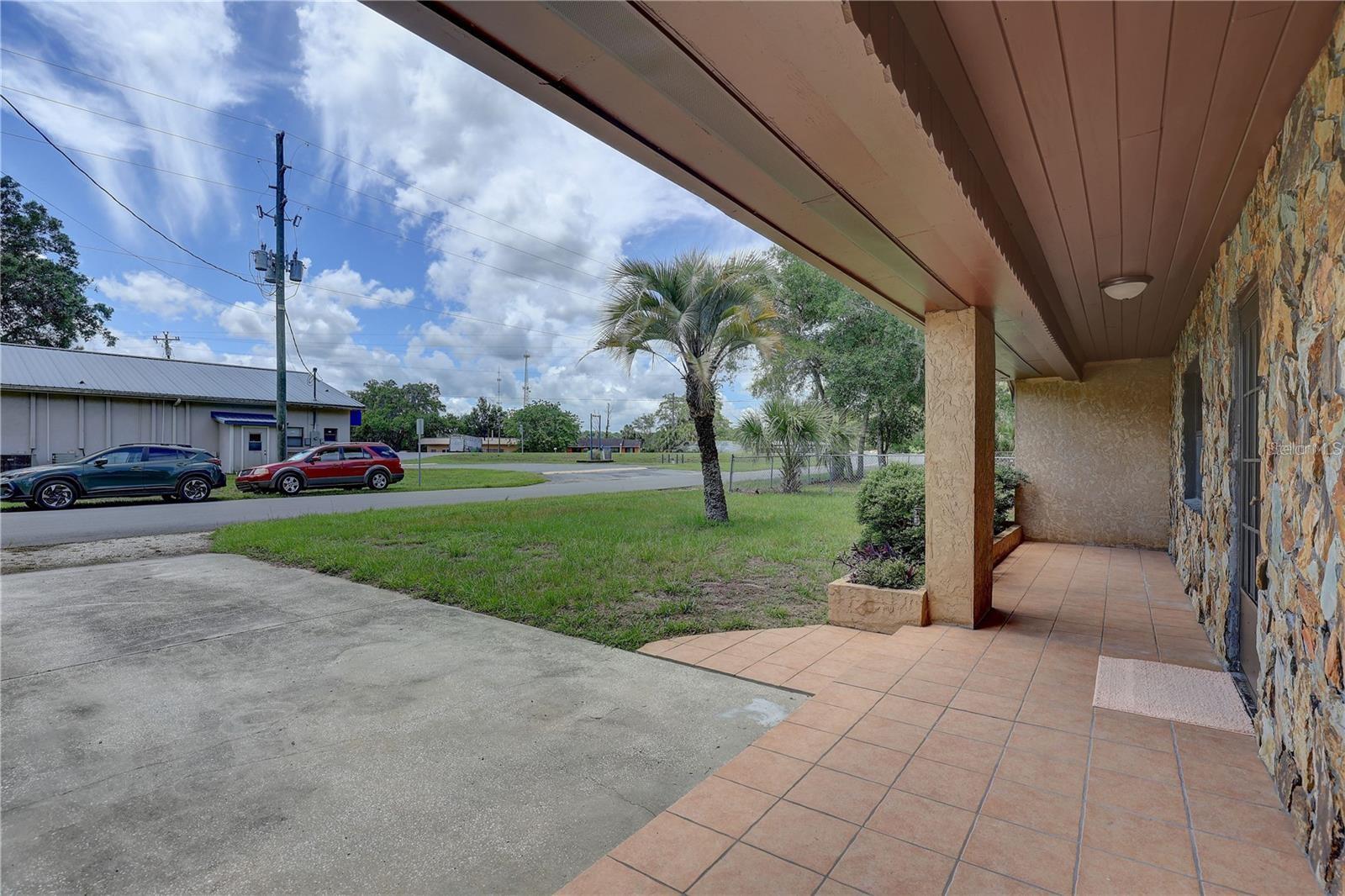5201 E JASMINE LANE