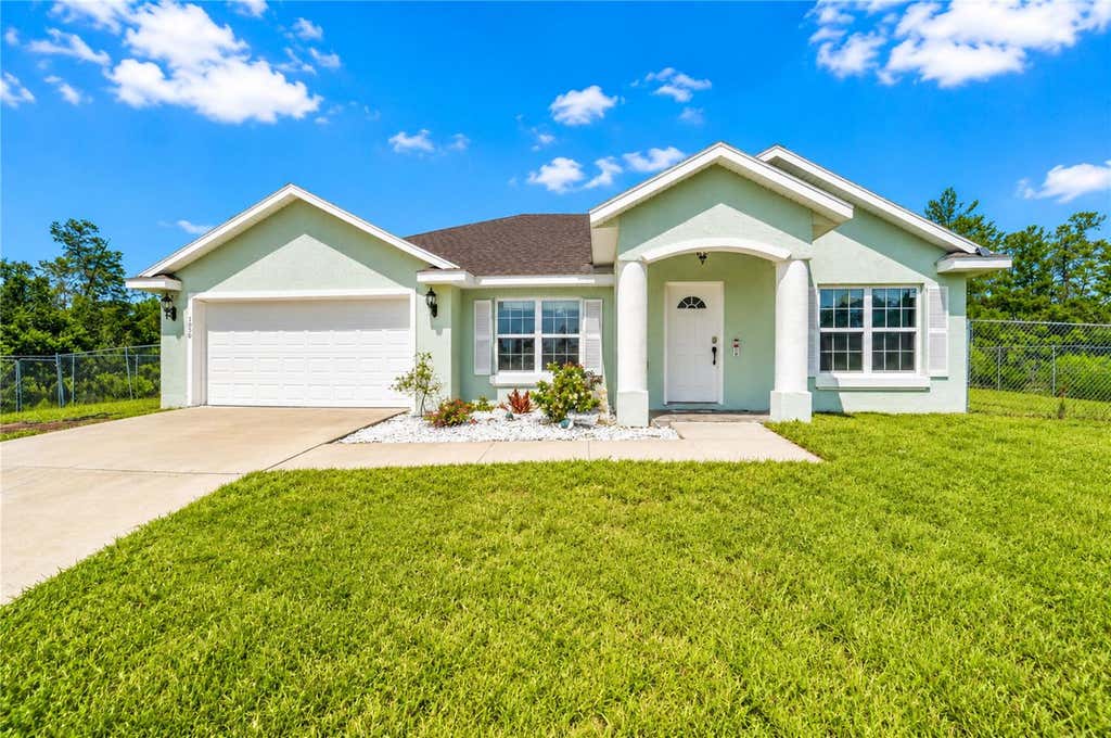 Photo of 3050 SW 177th Place Road, Ocala, FL 34473 (MLS # OM729461)