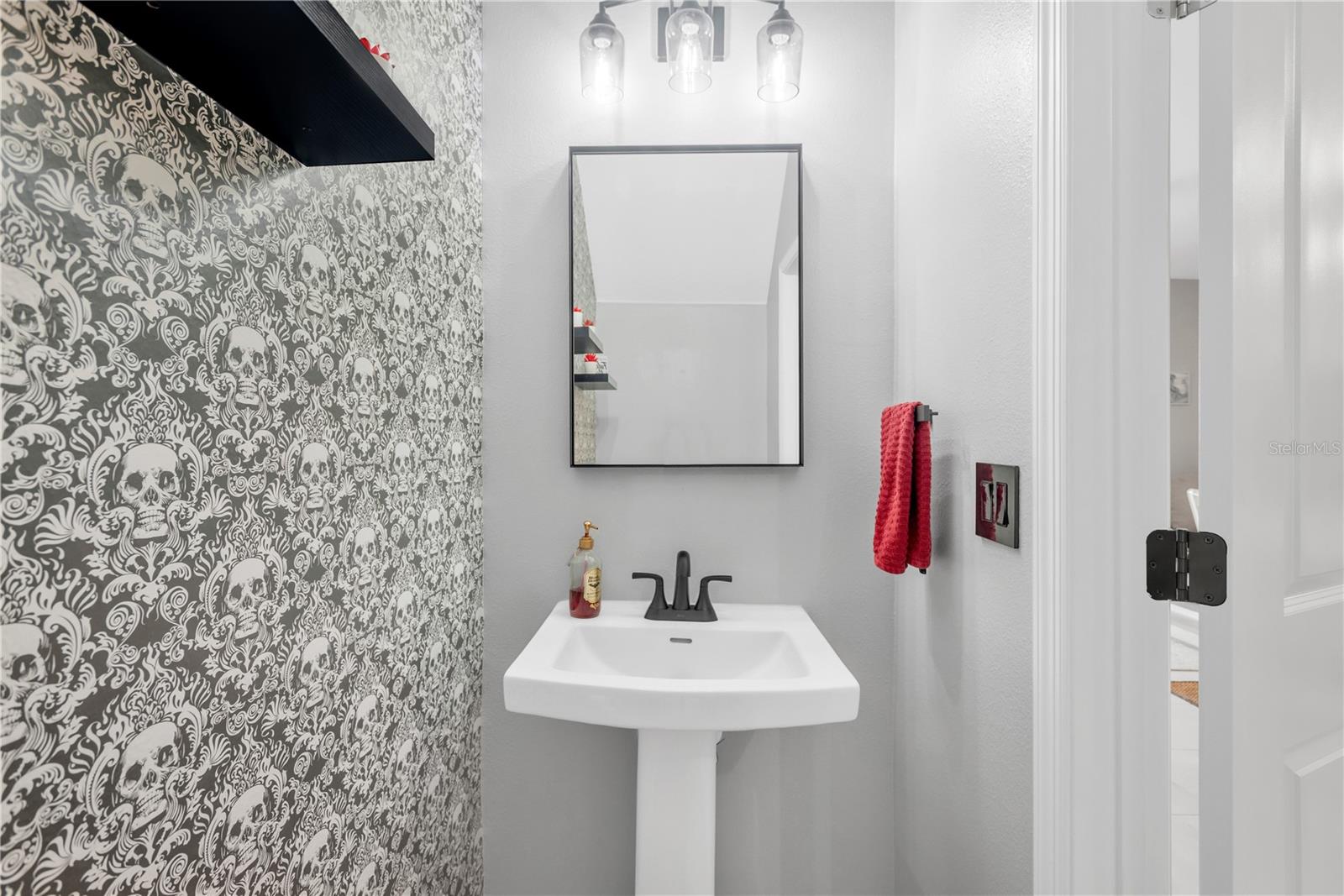 ARTISAN LAKES EDGESTONE NORTH PH I & II - Residential Lease