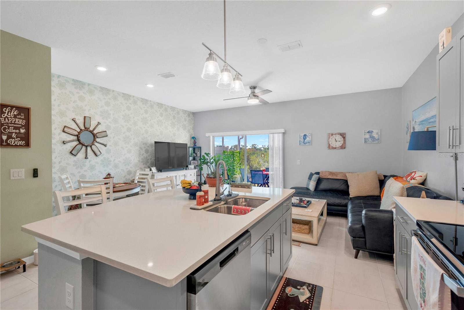 ARTISAN LAKES EDGESTONE NORTH PH I & II - Residential Lease