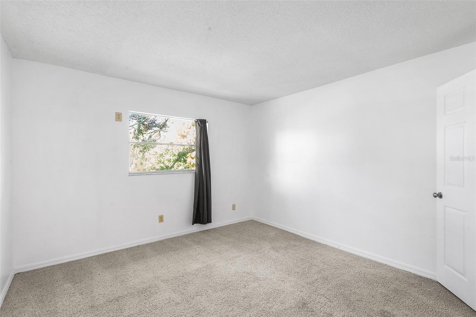 PINE KNOLL - Residential