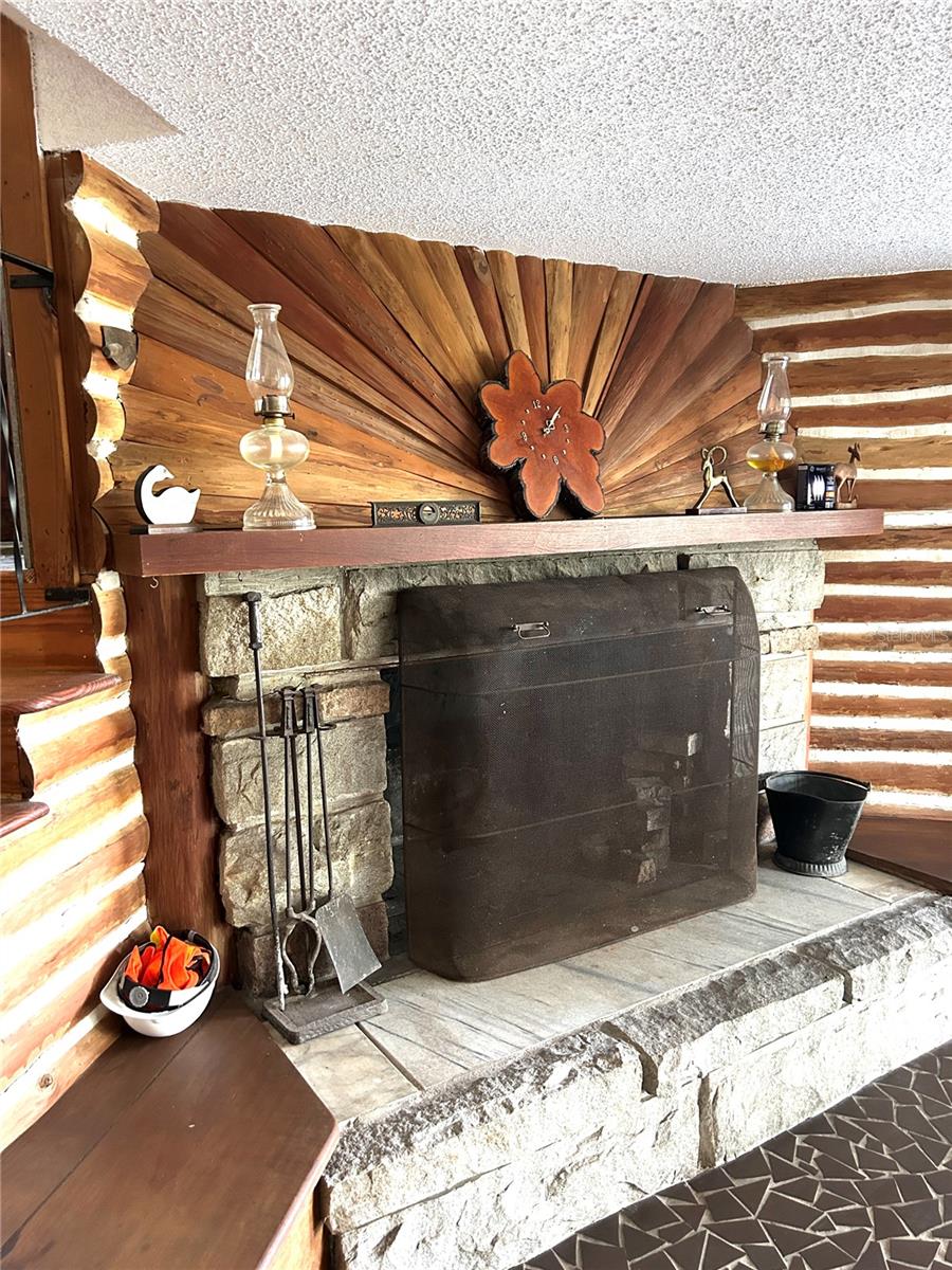 PINE KNOLL - Residential