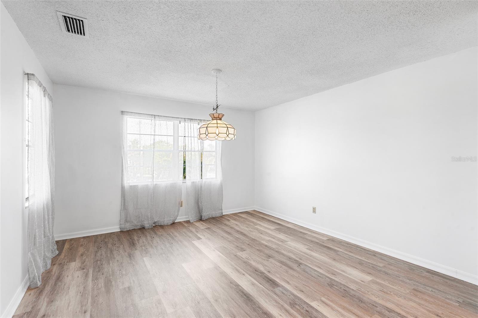 PINE KNOLL - Residential