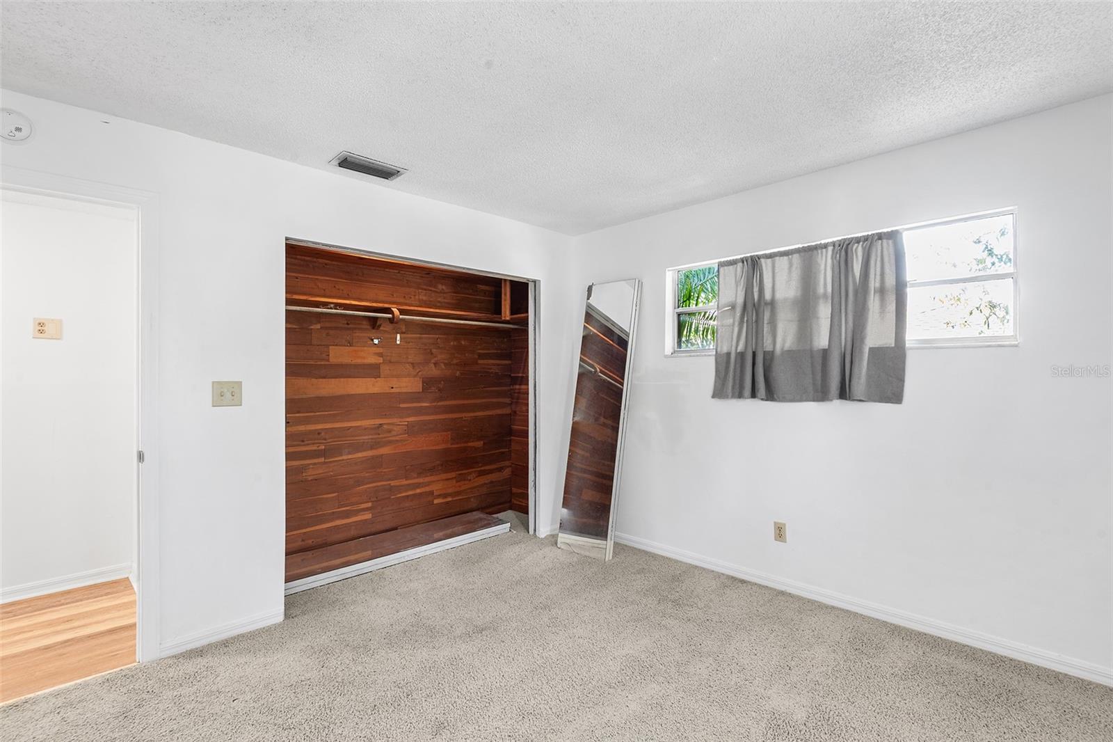 PINE KNOLL - Residential