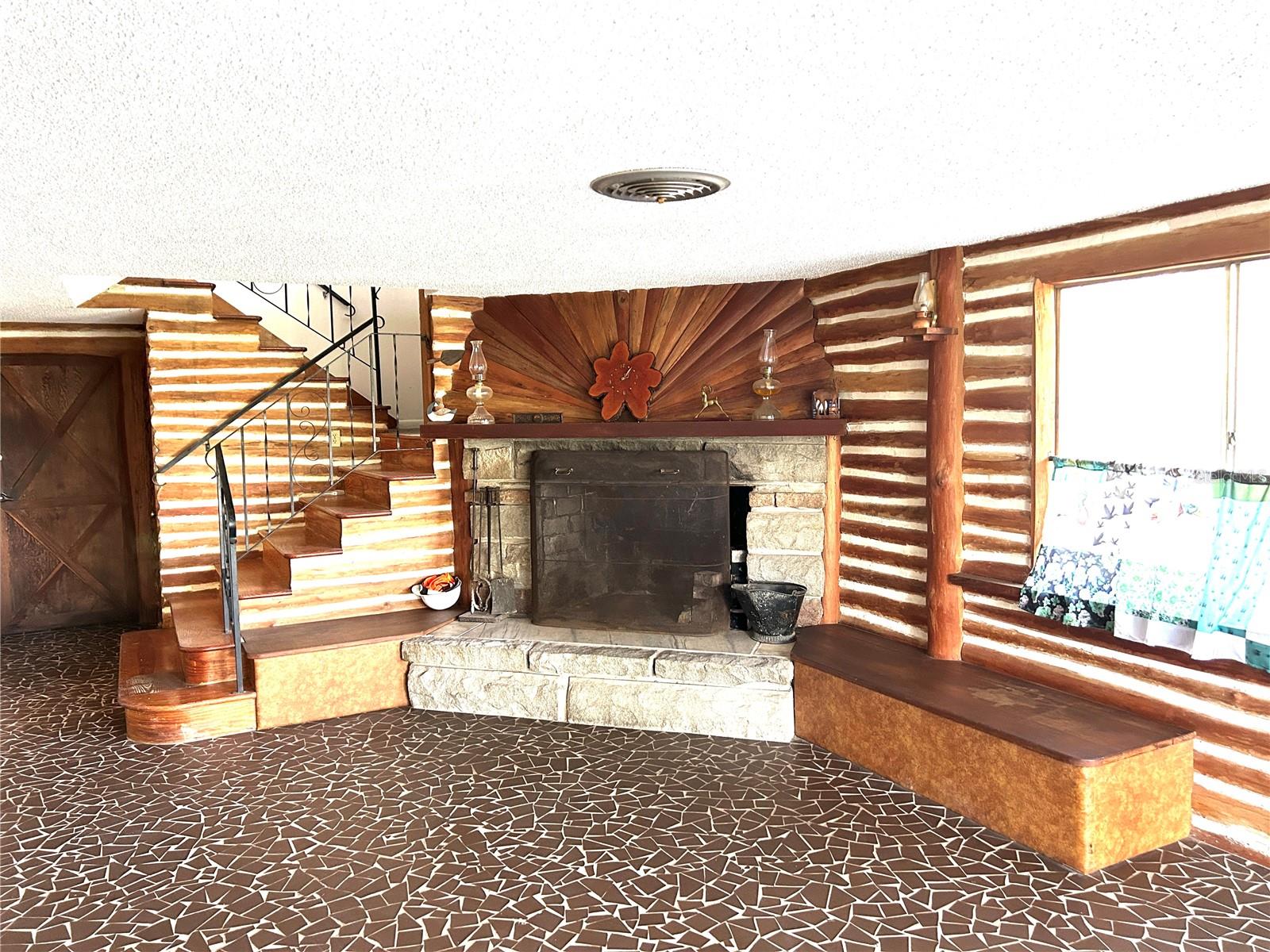 PINE KNOLL - Residential