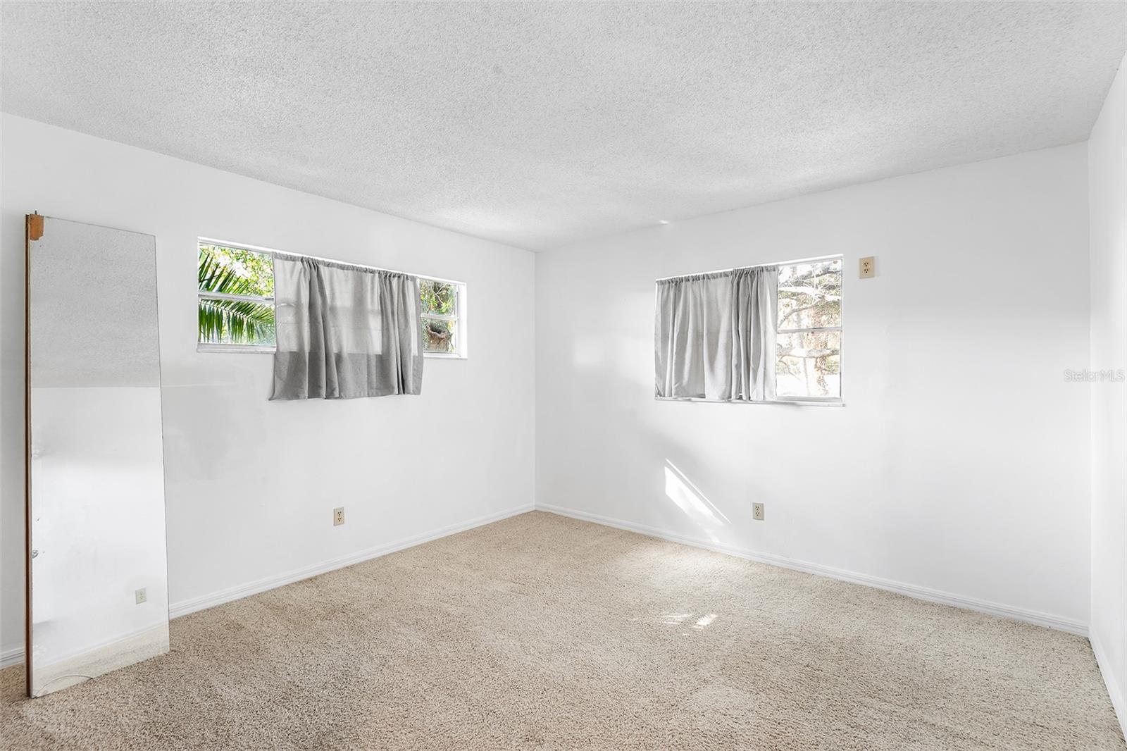 PINE KNOLL - Residential