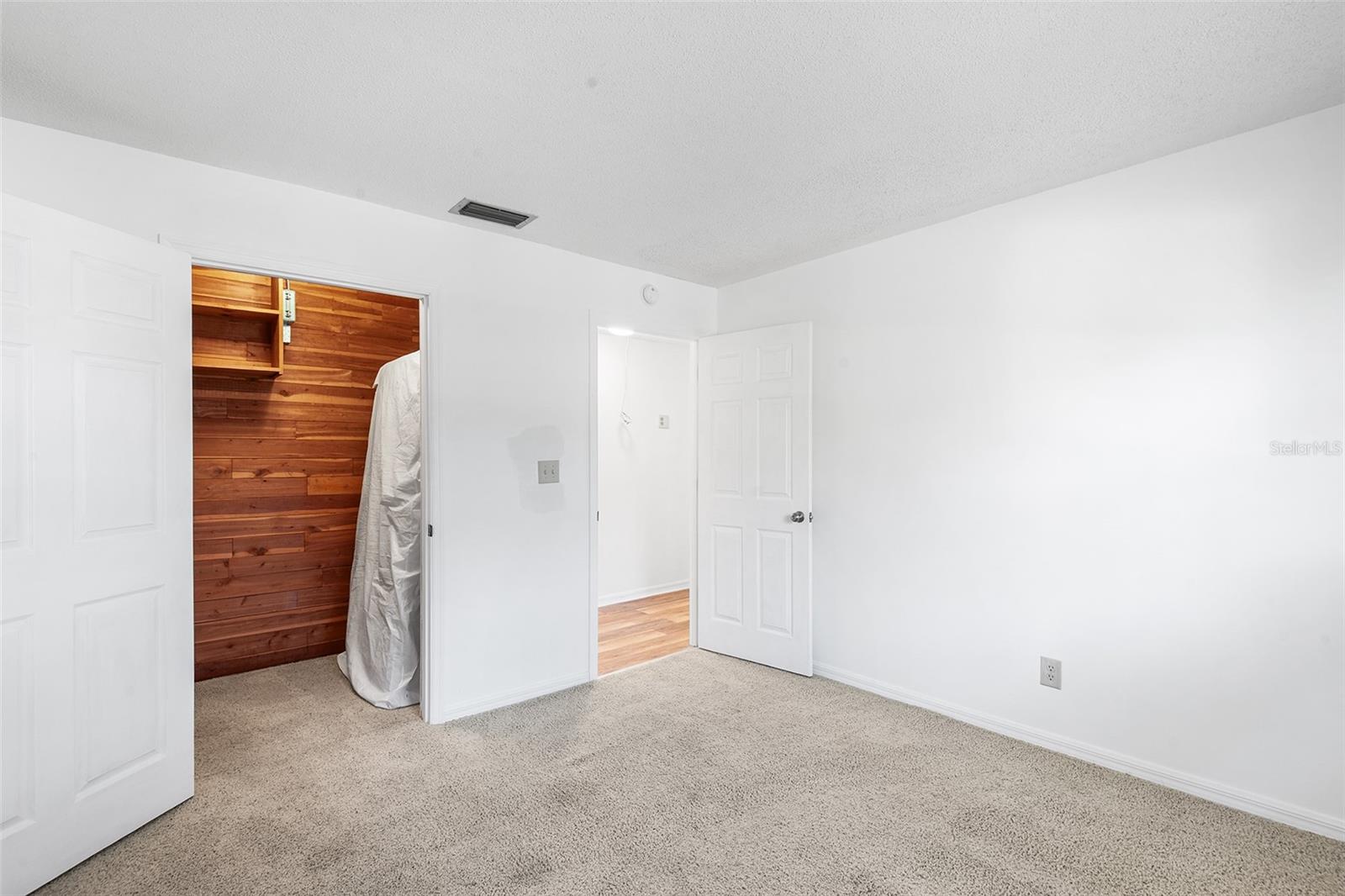 PINE KNOLL - Residential