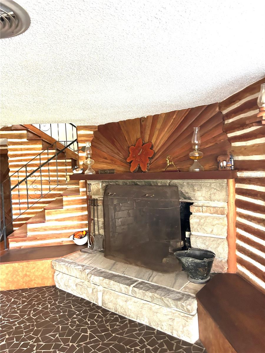 PINE KNOLL - Residential