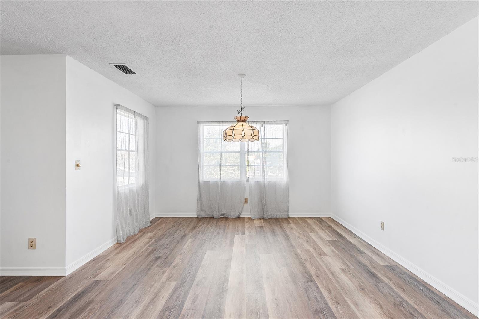 PINE KNOLL - Residential