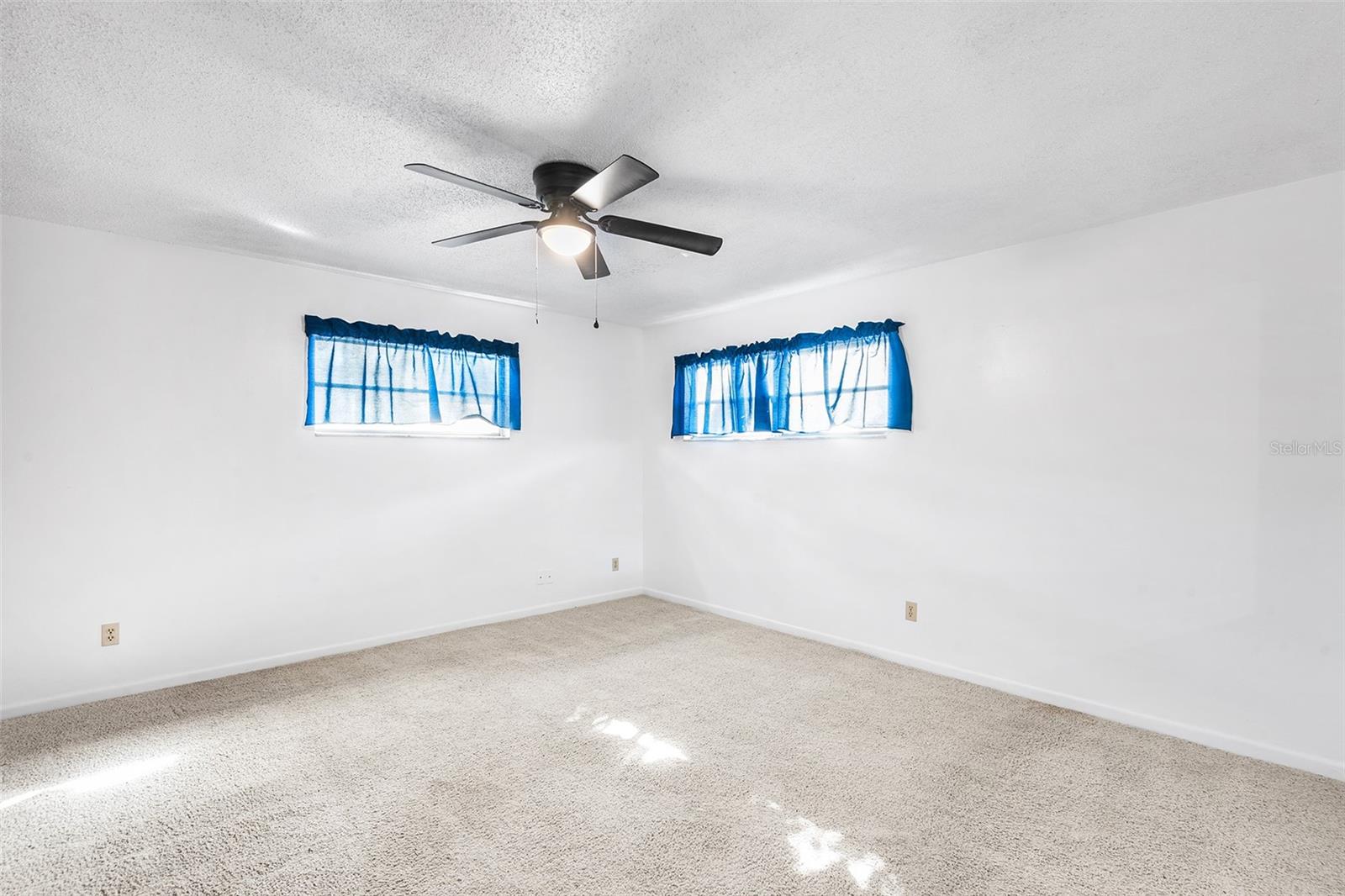 PINE KNOLL - Residential