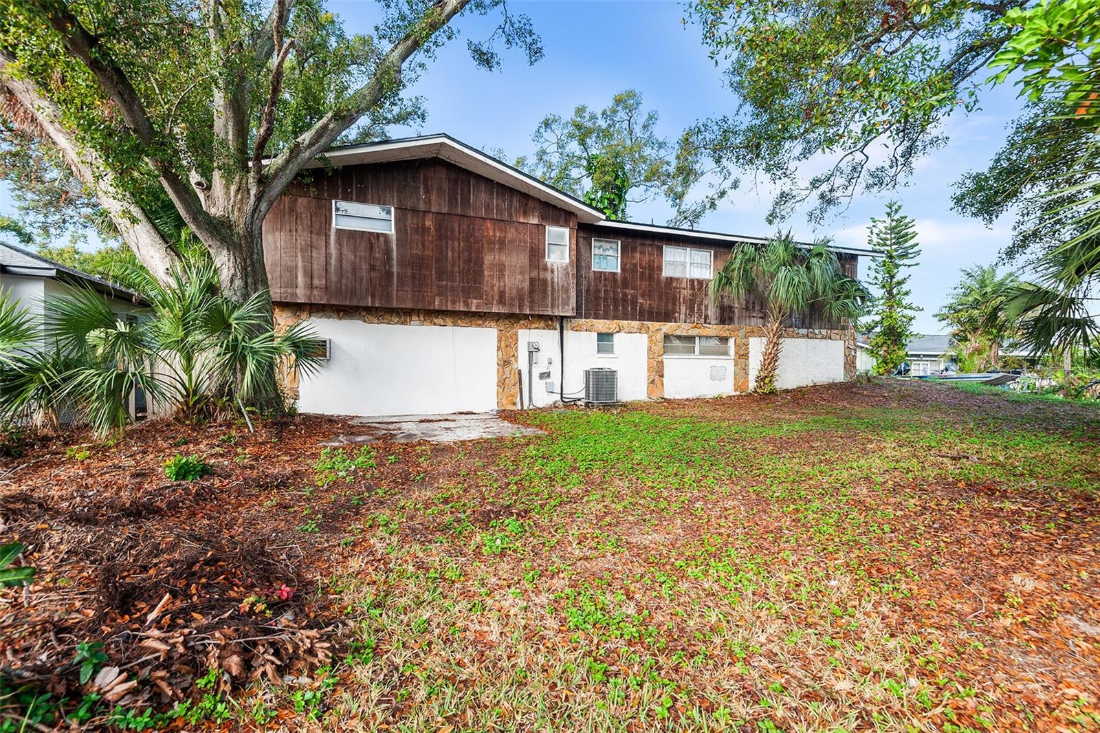 PINE KNOLL - Residential