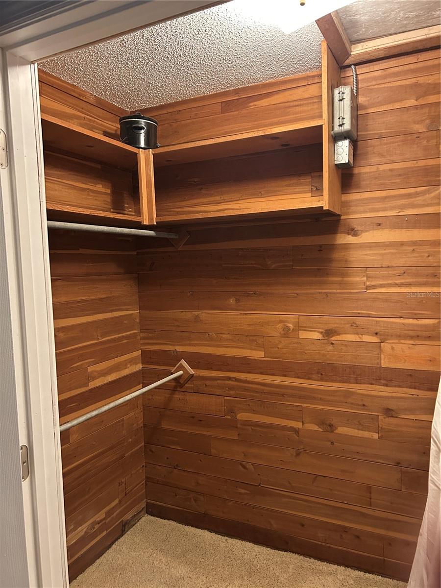 PINE KNOLL - Residential