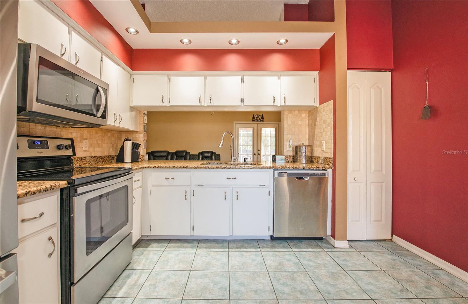 RAINBOW OAKS - Residential