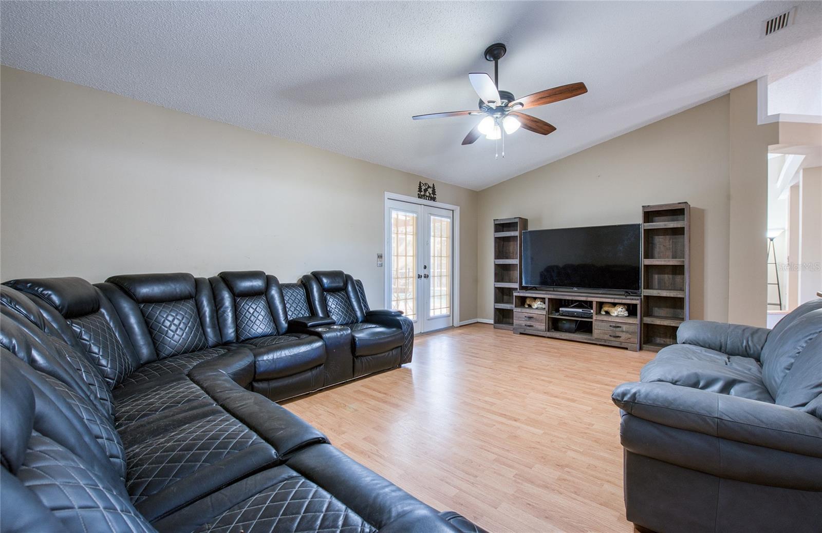 RAINBOW OAKS - Residential