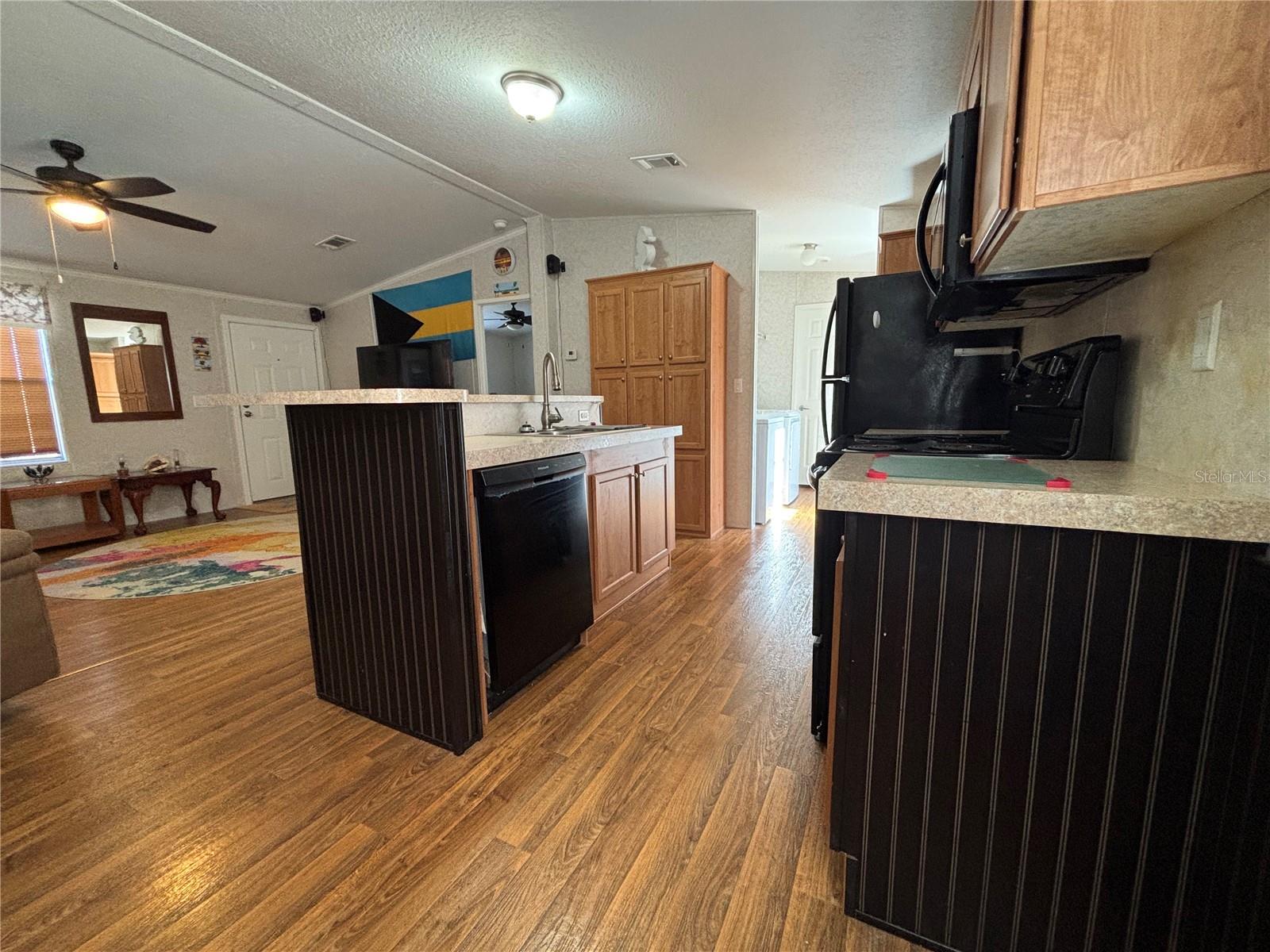 MELROSE LANDING - Residential