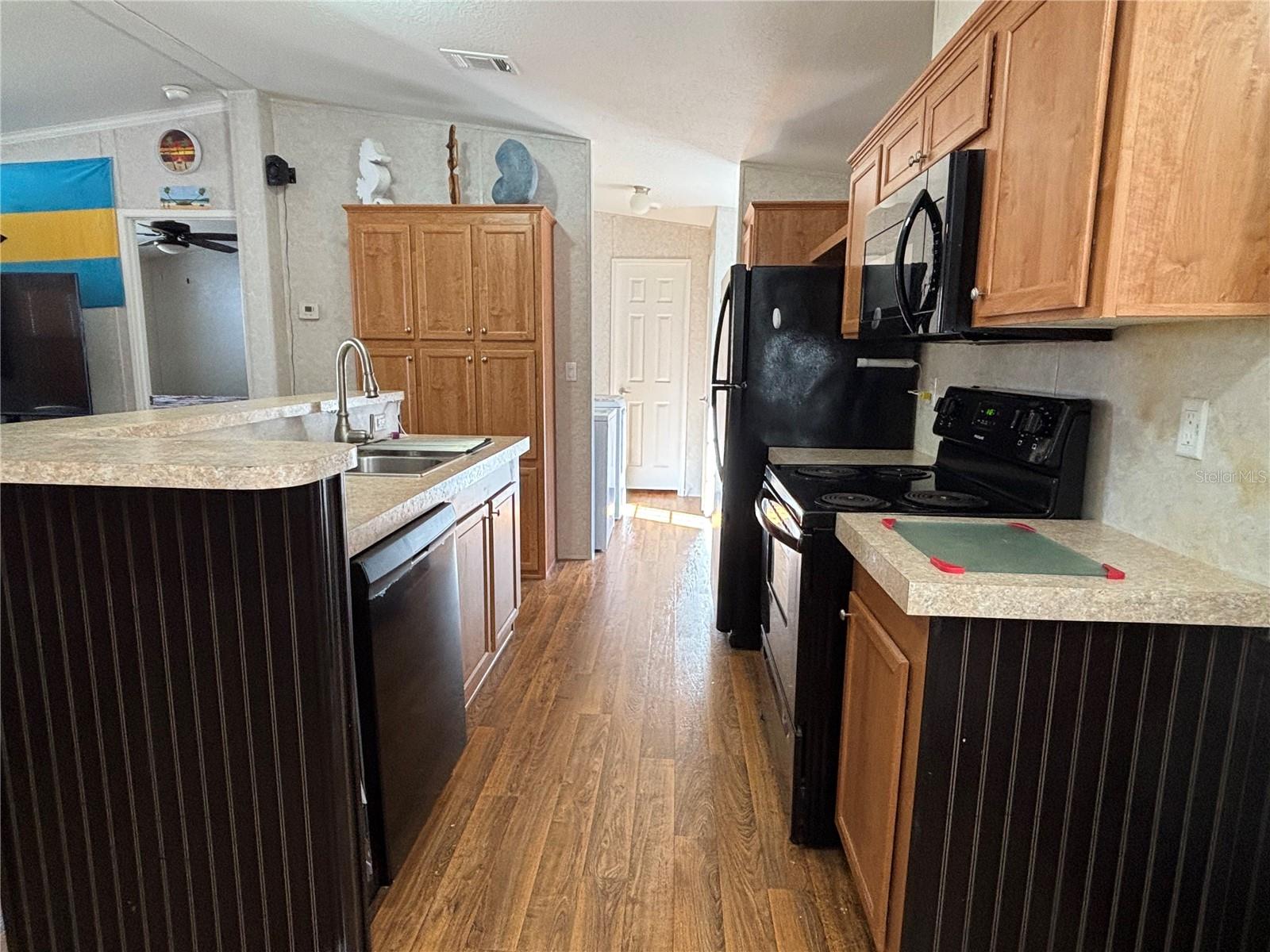 MELROSE LANDING - Residential