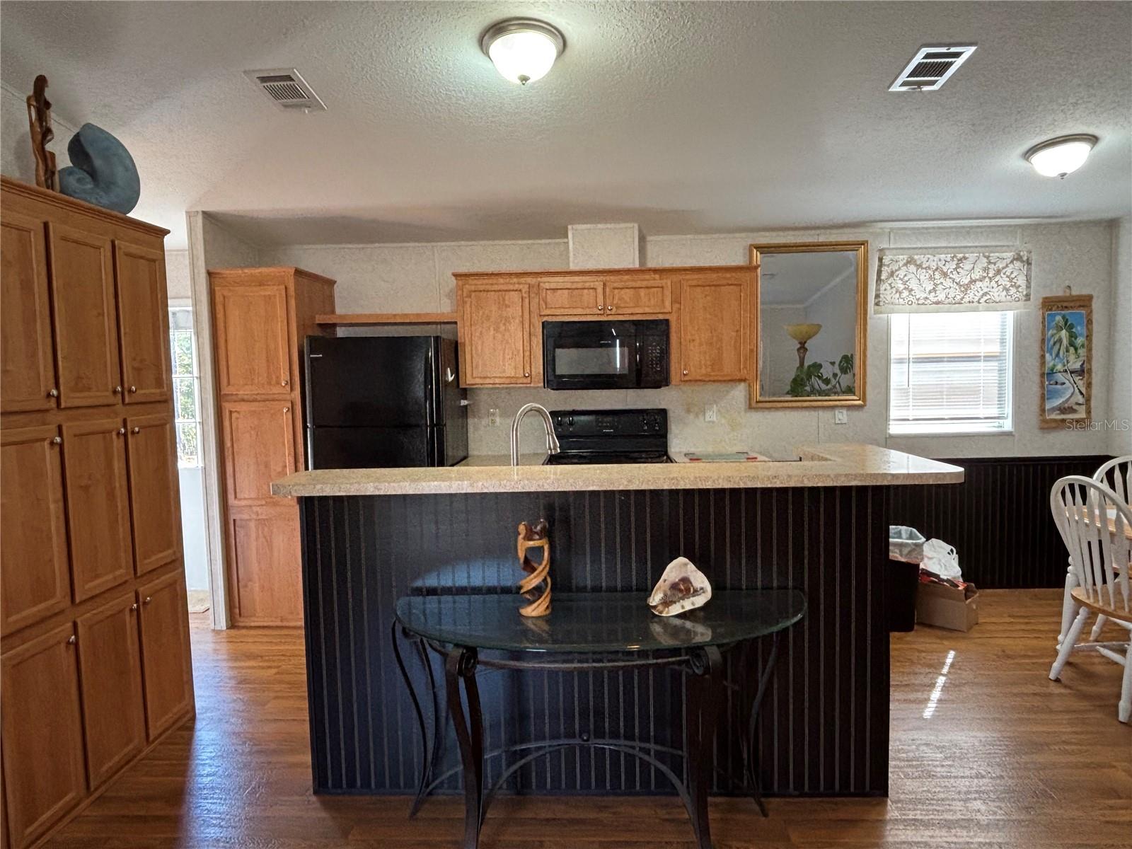 MELROSE LANDING - Residential