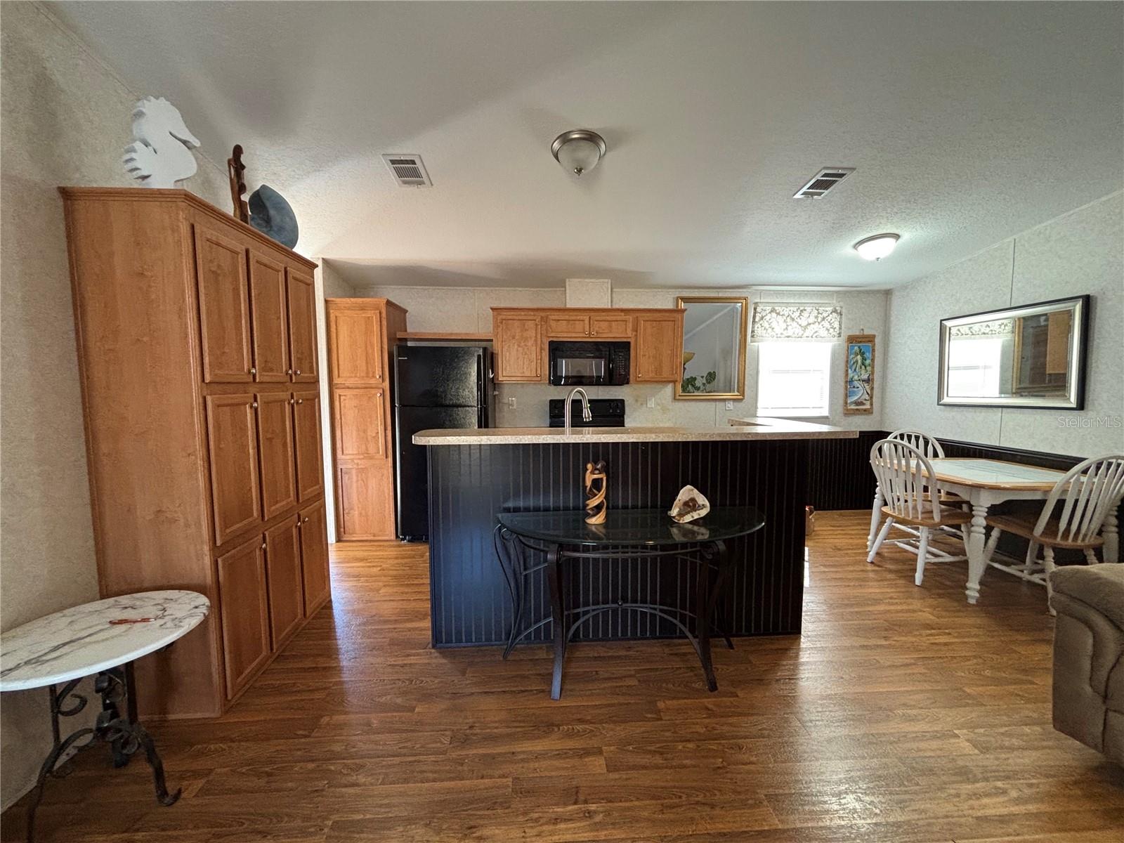 MELROSE LANDING - Residential