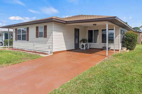 Photo of 4846 Colonnades Club Boulevard, Lakeland, FL 33811 (MLS # TB8385716)