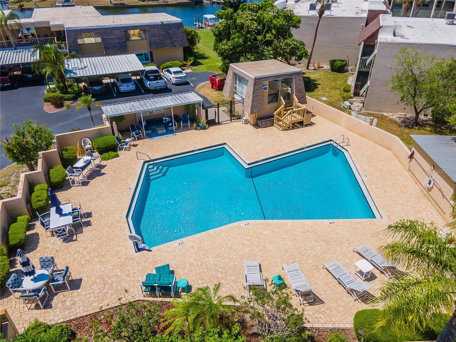 BAL HARBOUR CHATEAUX CONDOMINI - Residential