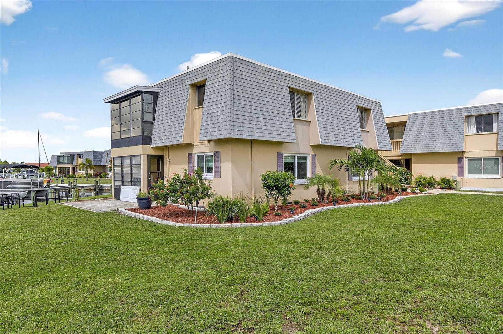 BAL HARBOUR CHATEAUX CONDOMINI - Residential