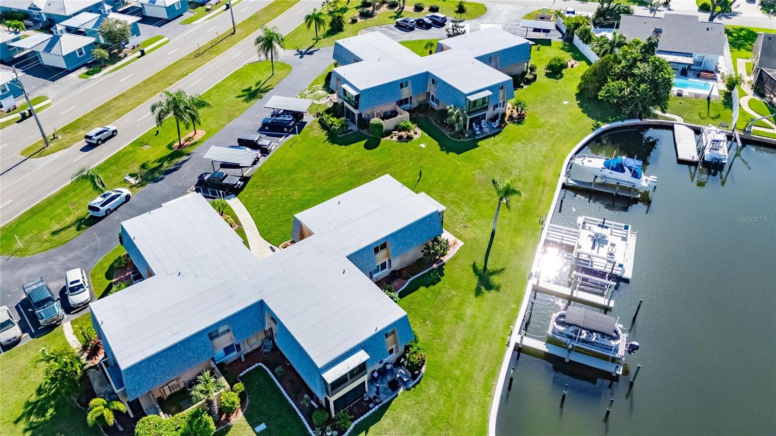 BAL HARBOUR CHATEAUX CONDOMINI - Residential