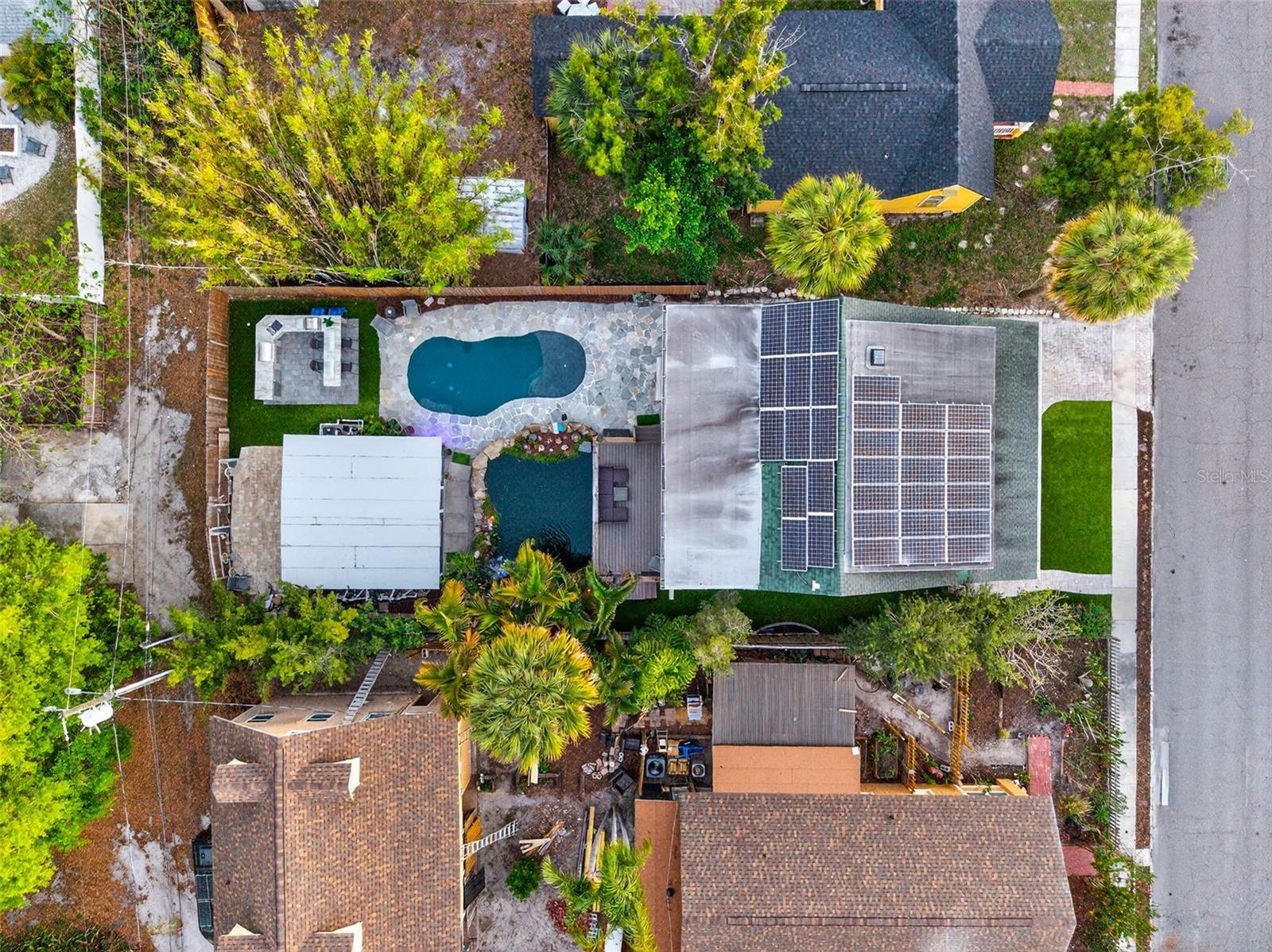 2005 JACKSON STREET N