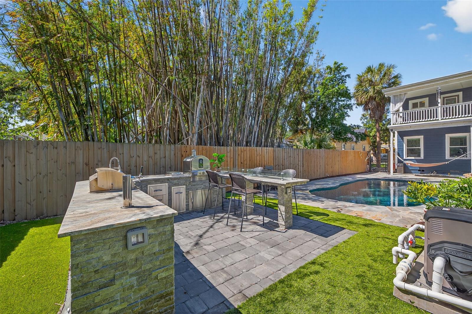 OLD KENTUCKY - Residential